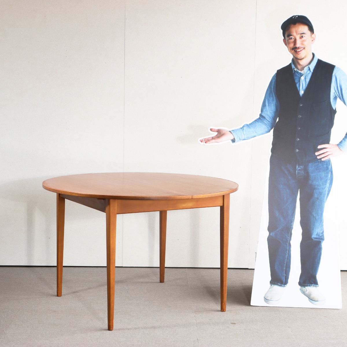 小さめラウンドダイニングテーブル| 英国ヴィンテージ家具 | 【親方の