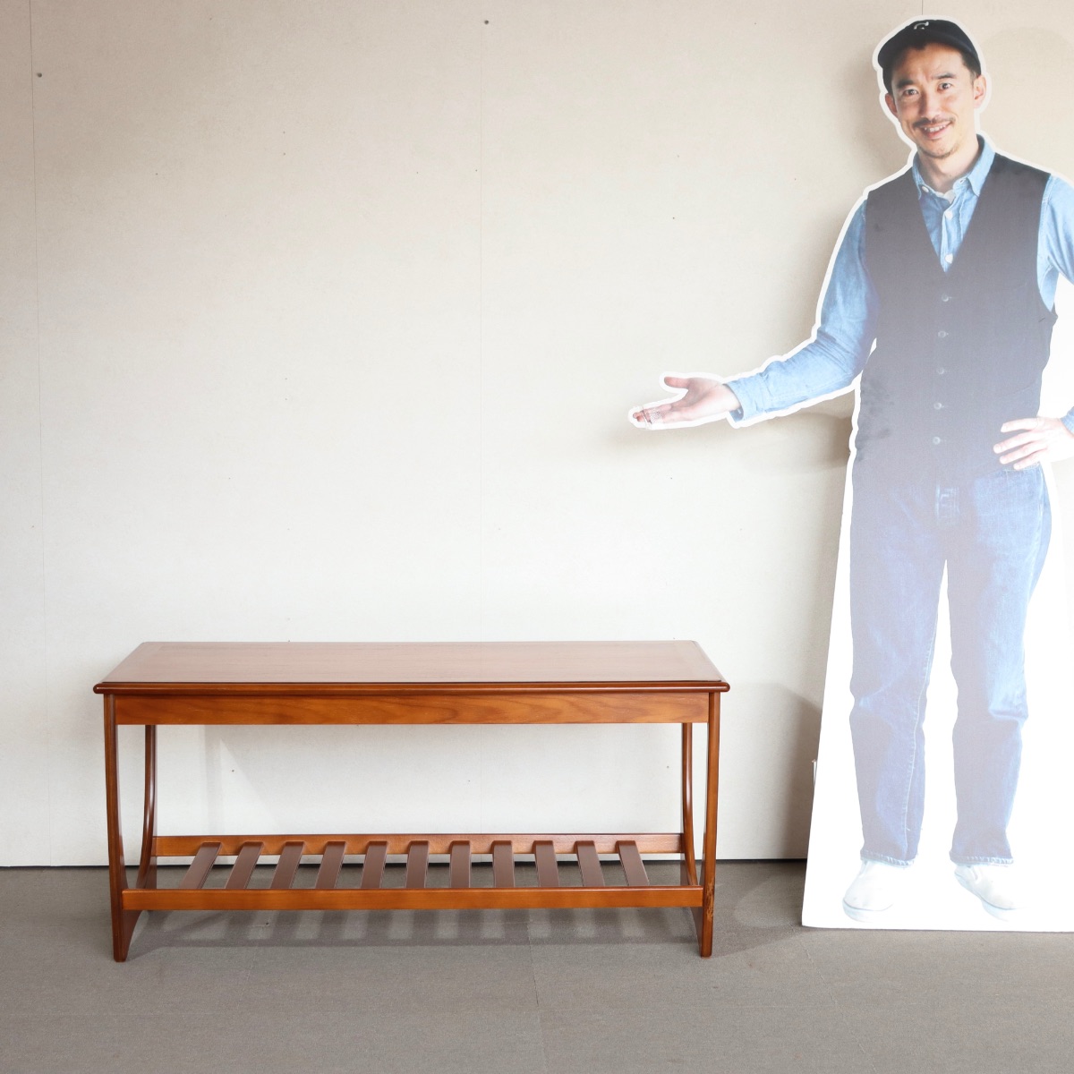 ジープランG-PLAN製コーヒーテーブル。チーク材の色艶が穏やかな北欧ヴィンテージ。控えめな美しさが印象的。