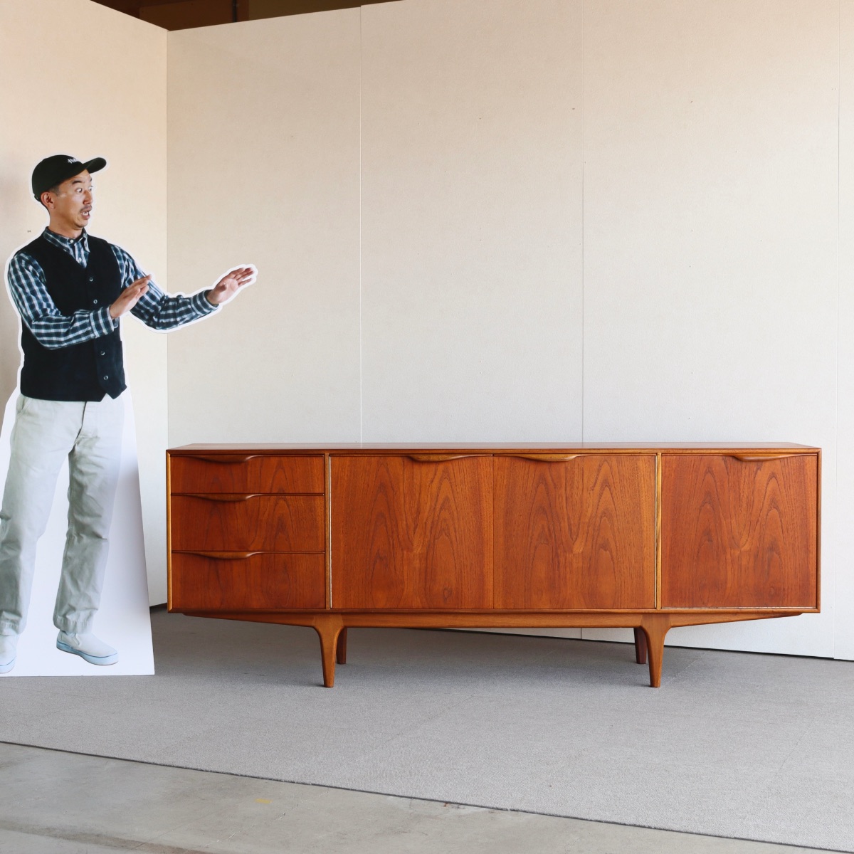 英国ヴィンテージマッキントッシュのサイドボード