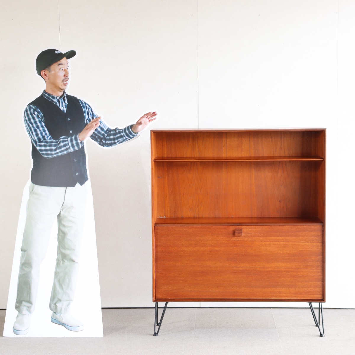 ジープランのアイアンレッグを付けた棚