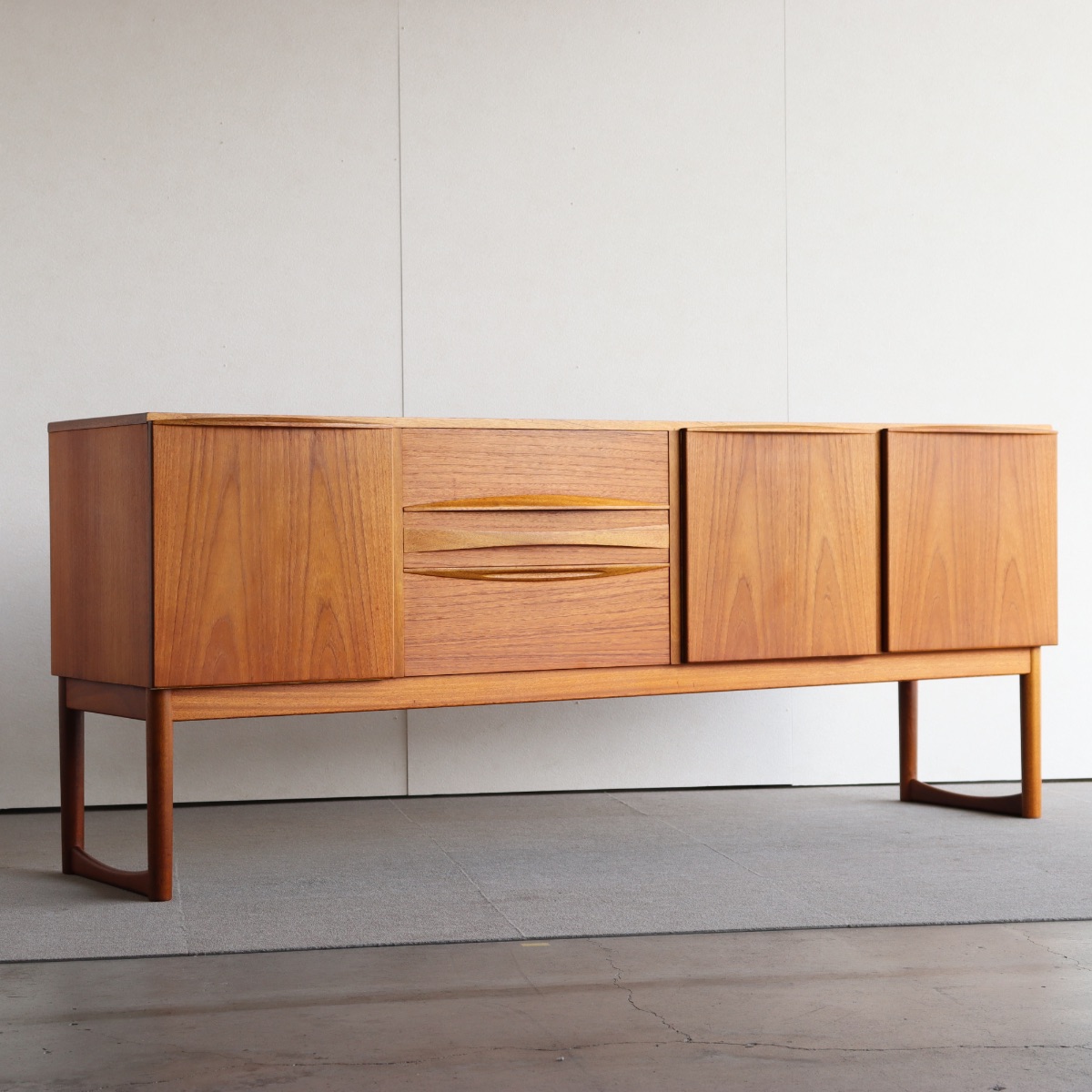 マッキントッシュMacintoshのサイドボード