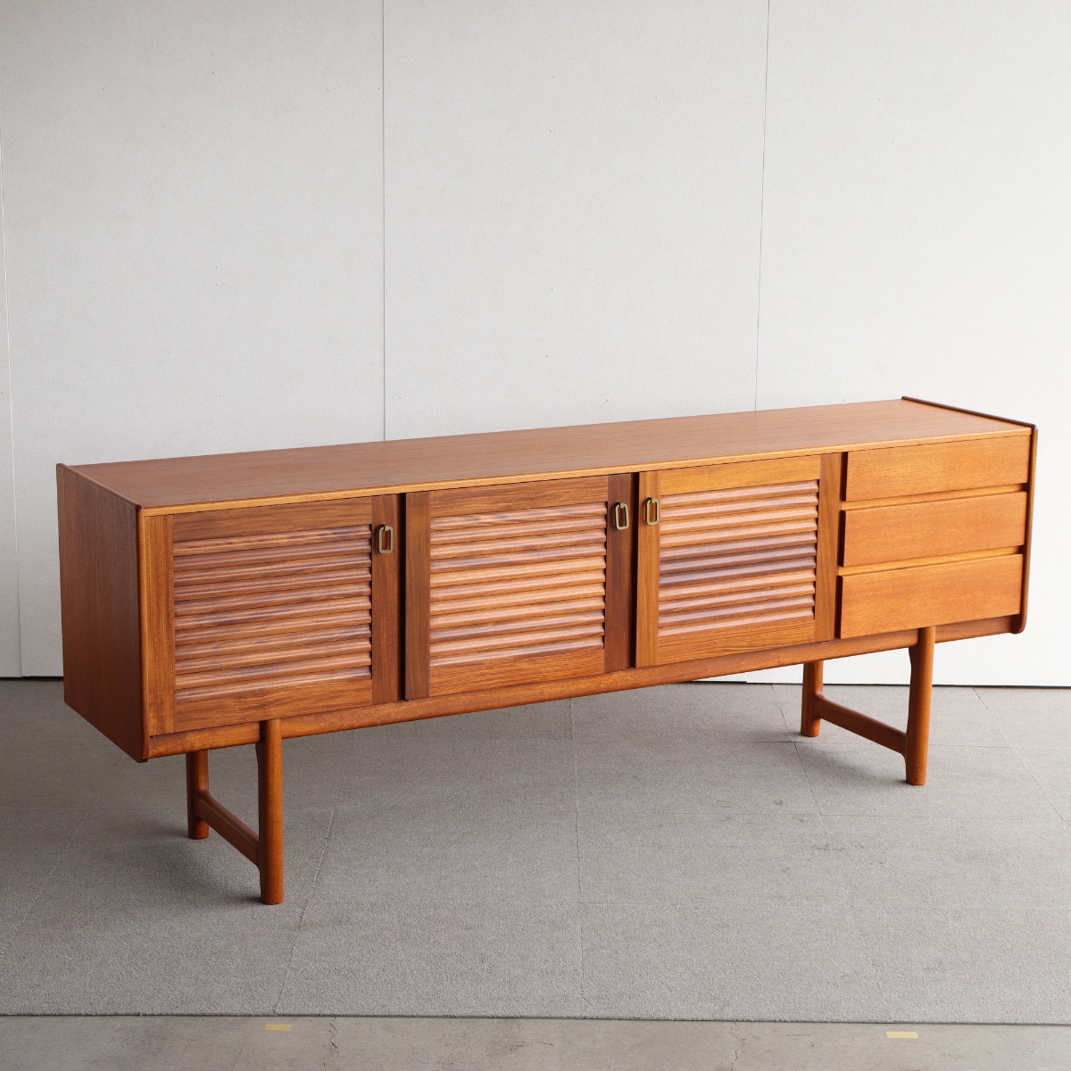 マッキントッシュMacintoshのサイドボード