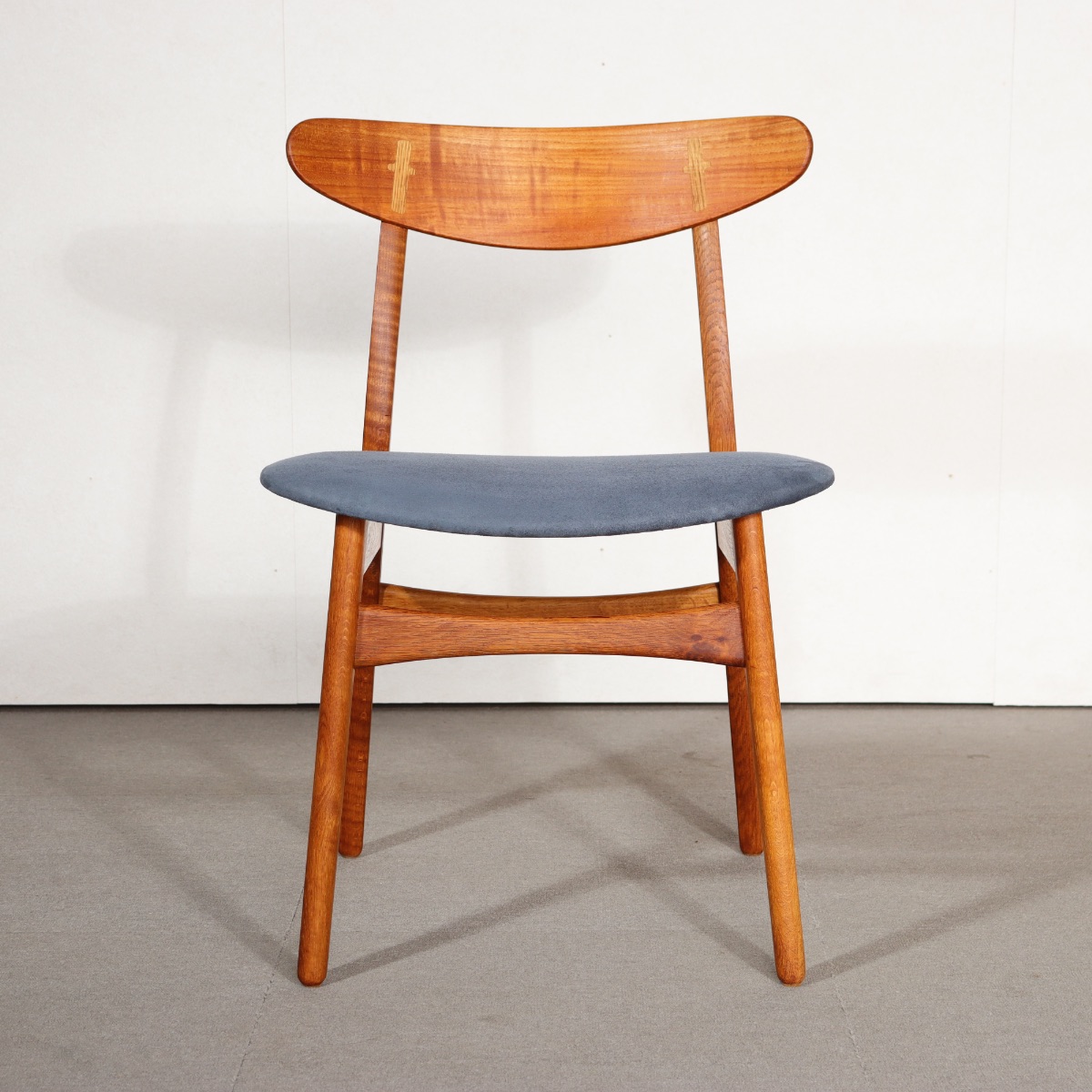 ハンス・J・ウェグナー デザインの北欧ヴィンテージダイニングチェア(CH30)