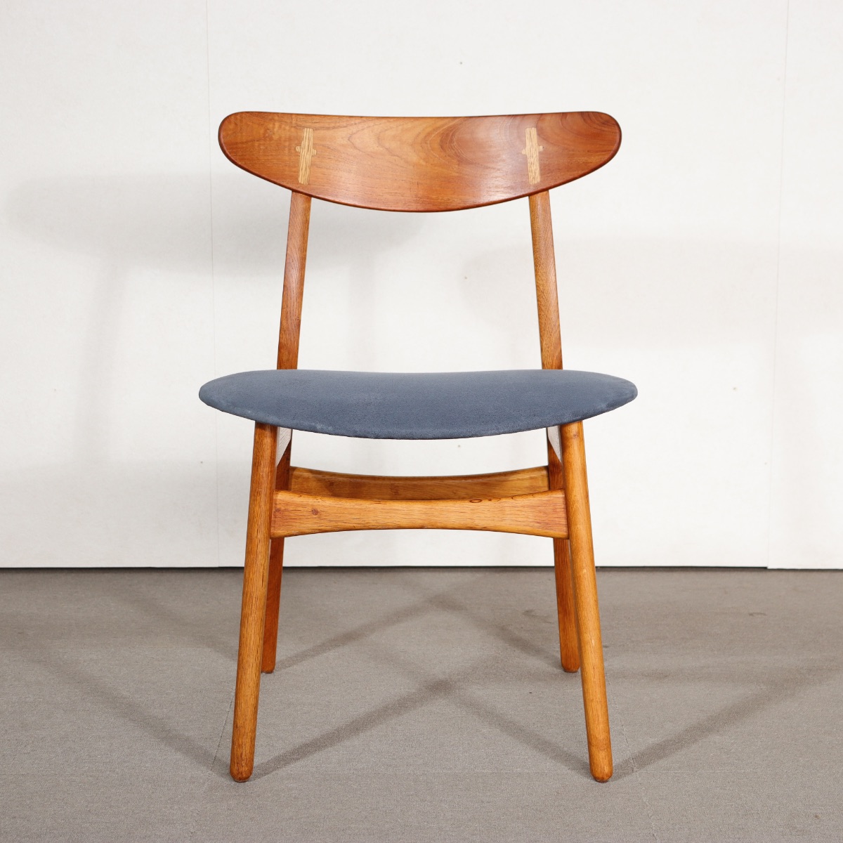 ハンス・J・ウェグナー デザインの北欧ヴィンテージダイニングチェア(CH30)
