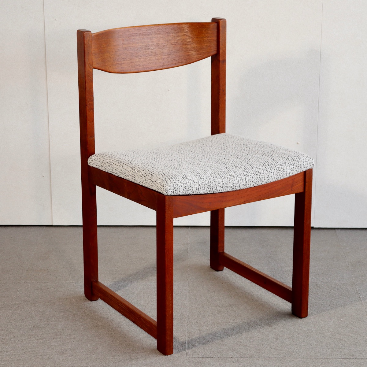 英国ヴィンテージのチーク材のチェア