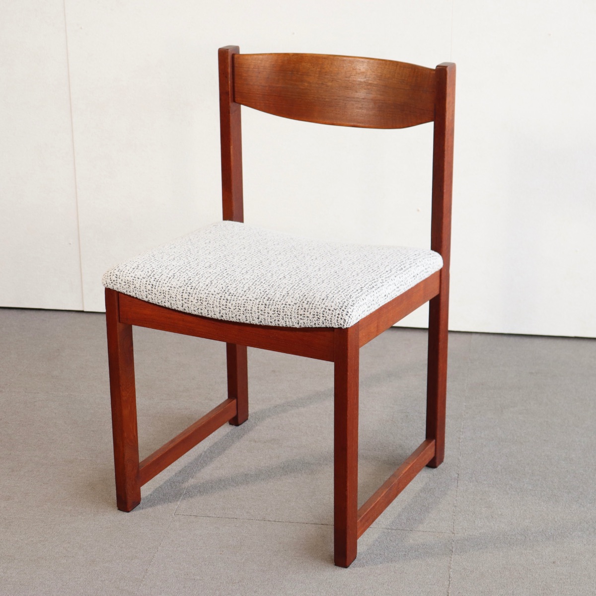 英国ヴィンテージのチーク材のチェア