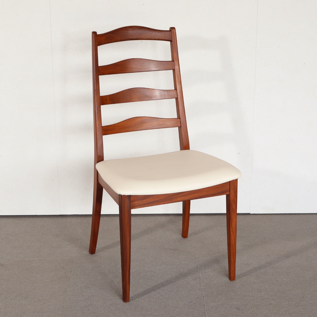 ジープランG-PLANのダイニンングチェア