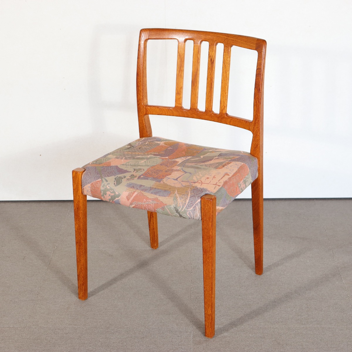 デンマーク製ヴィンテージのダイニングチェア　チーク材